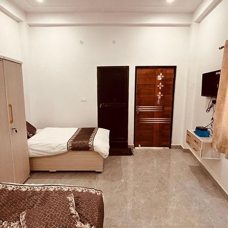 Shri Ram Darbar Hotel Ayodhya Bagian luar foto