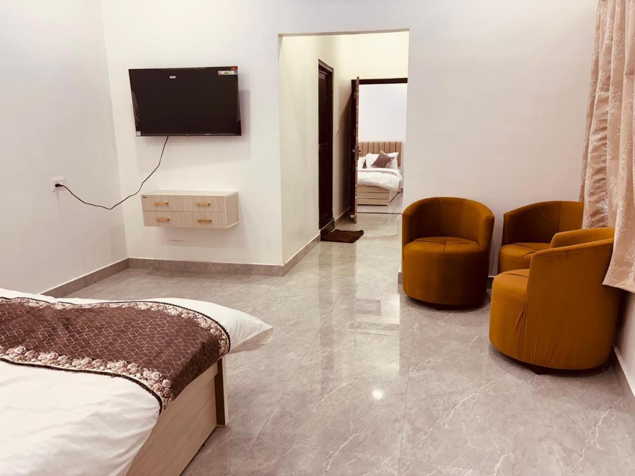 Shri Ram Darbar Hotel Ayodhya Bagian luar foto