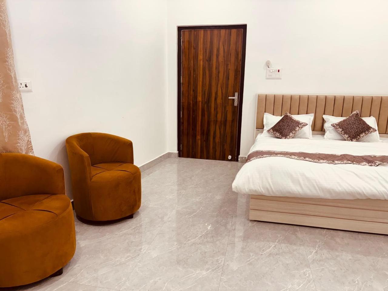 Shri Ram Darbar Hotel Ayodhya Bagian luar foto