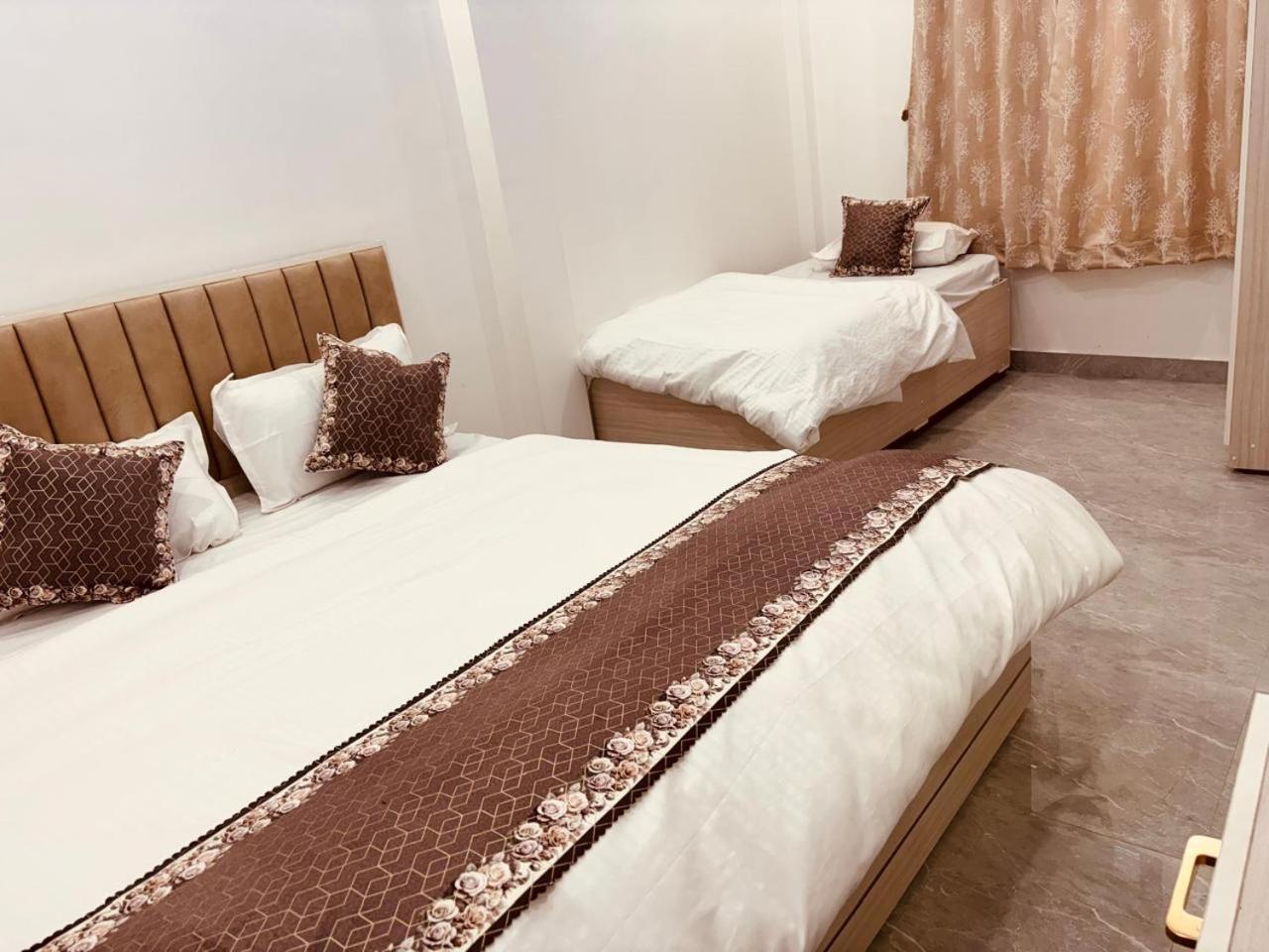 Shri Ram Darbar Hotel Ayodhya Bagian luar foto