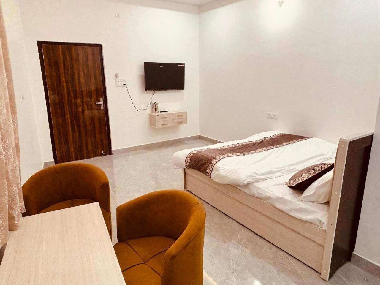 Shri Ram Darbar Hotel Ayodhya Bagian luar foto