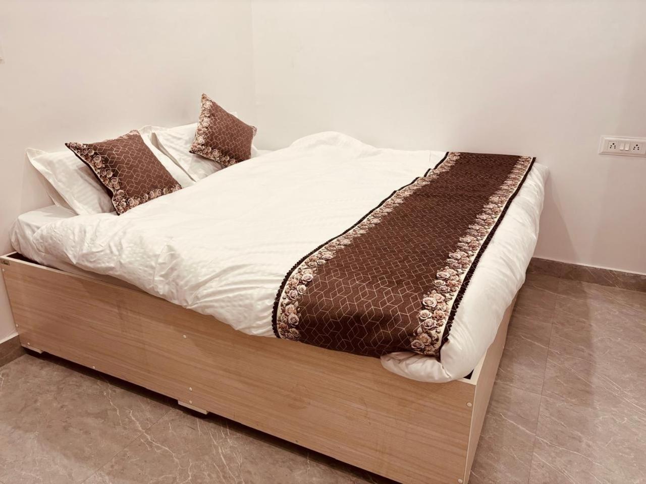 Shri Ram Darbar Hotel Ayodhya Bagian luar foto
