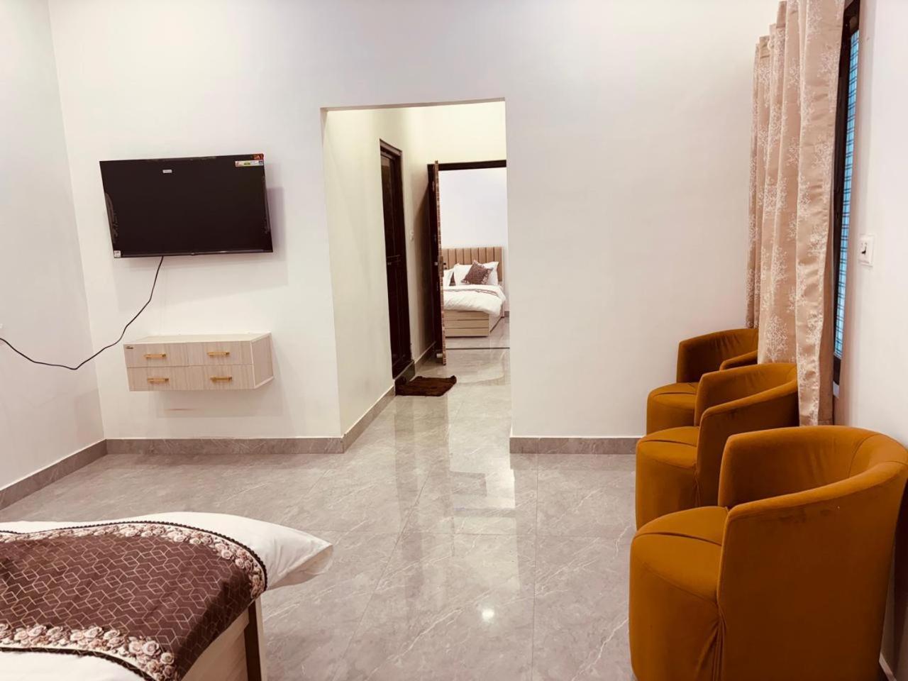 Shri Ram Darbar Hotel Ayodhya Bagian luar foto