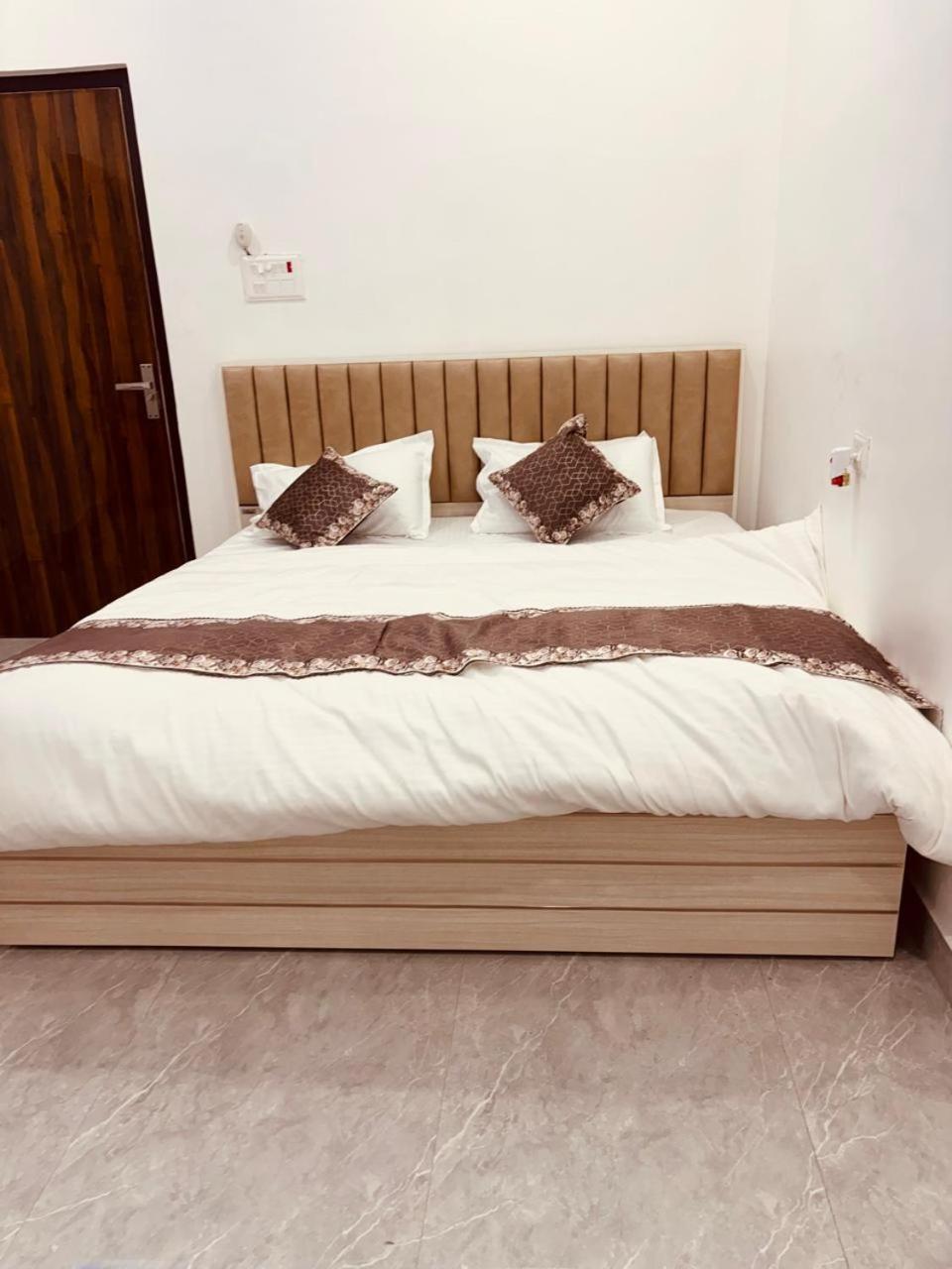 Shri Ram Darbar Hotel Ayodhya Bagian luar foto
