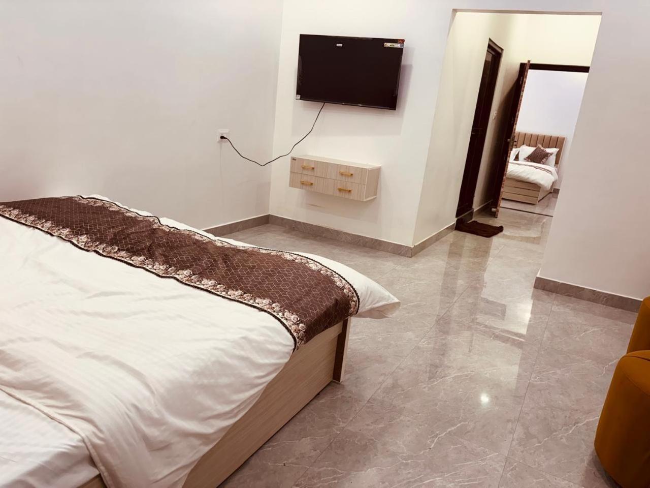 Shri Ram Darbar Hotel Ayodhya Bagian luar foto