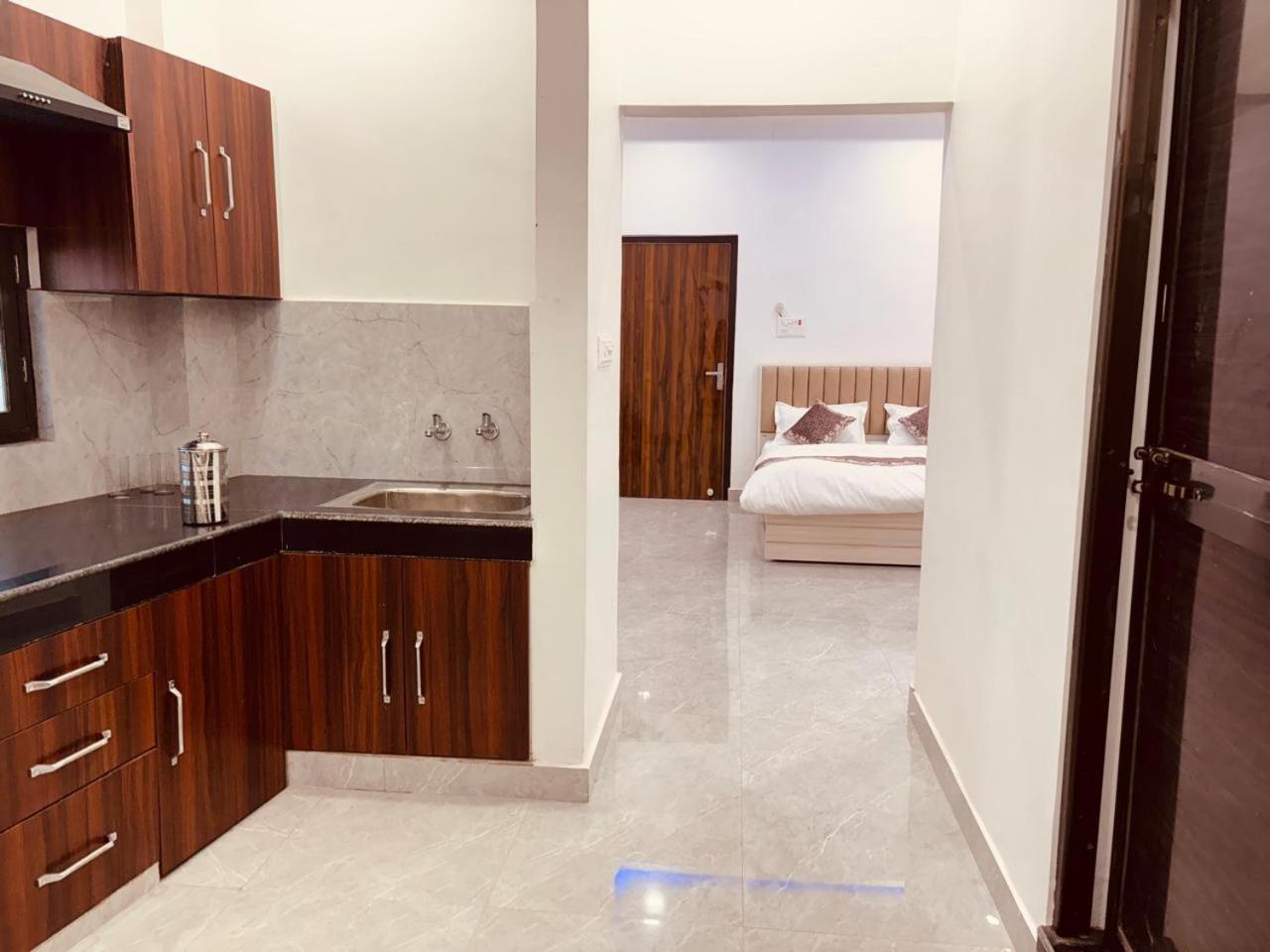 Shri Ram Darbar Hotel Ayodhya Bagian luar foto