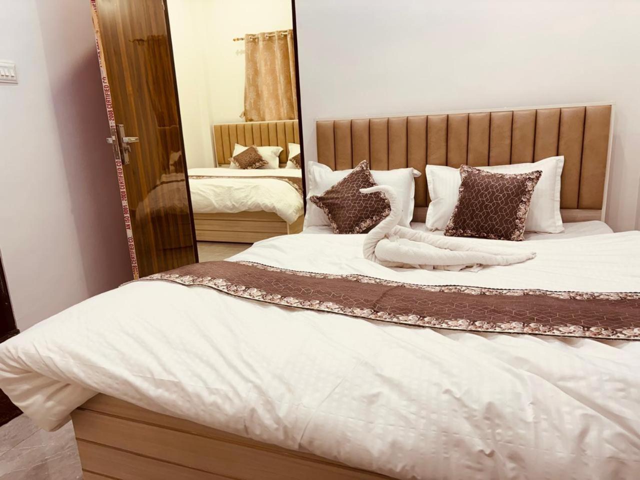 Shri Ram Darbar Hotel Ayodhya Bagian luar foto