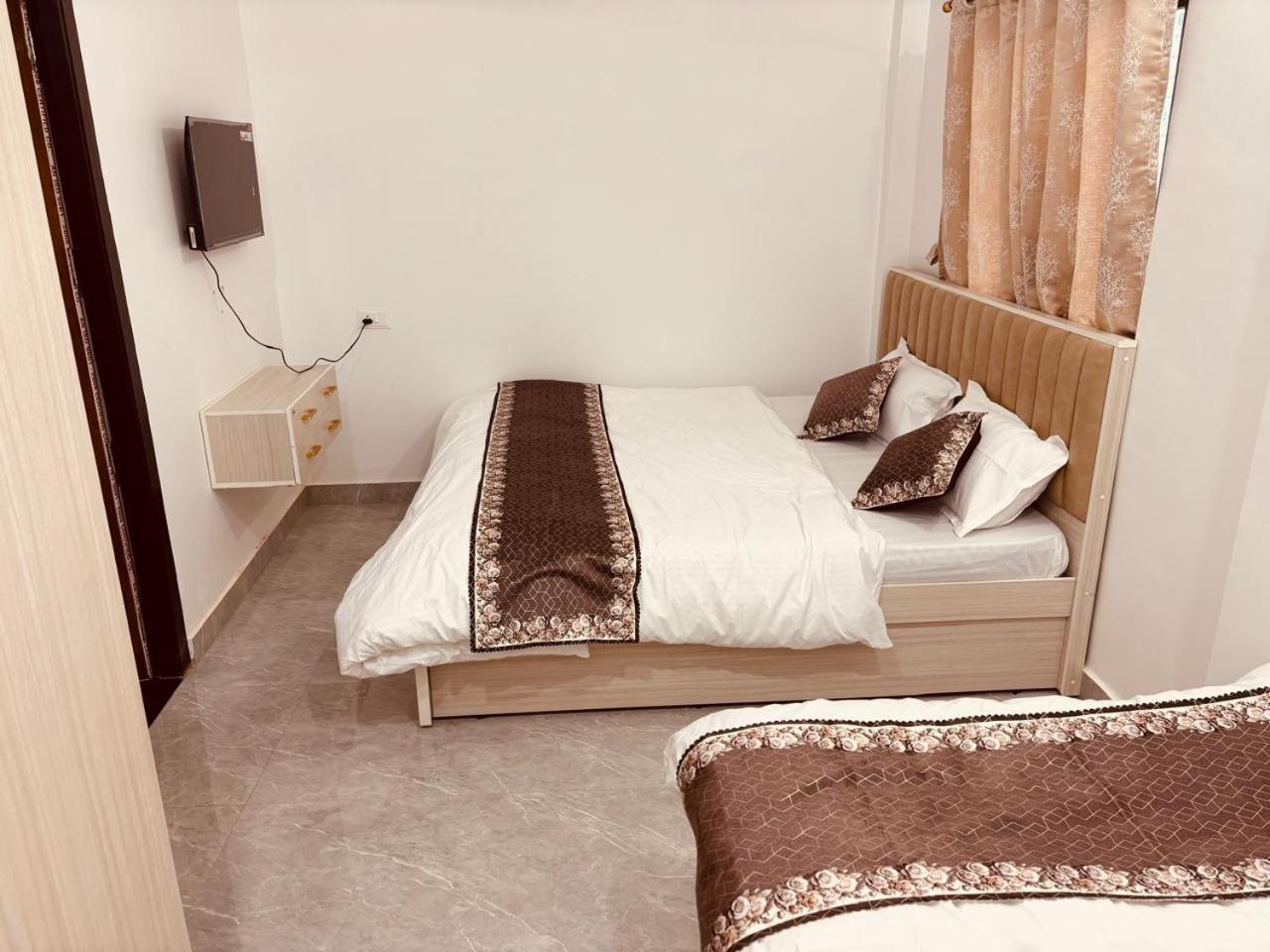 Shri Ram Darbar Hotel Ayodhya Bagian luar foto
