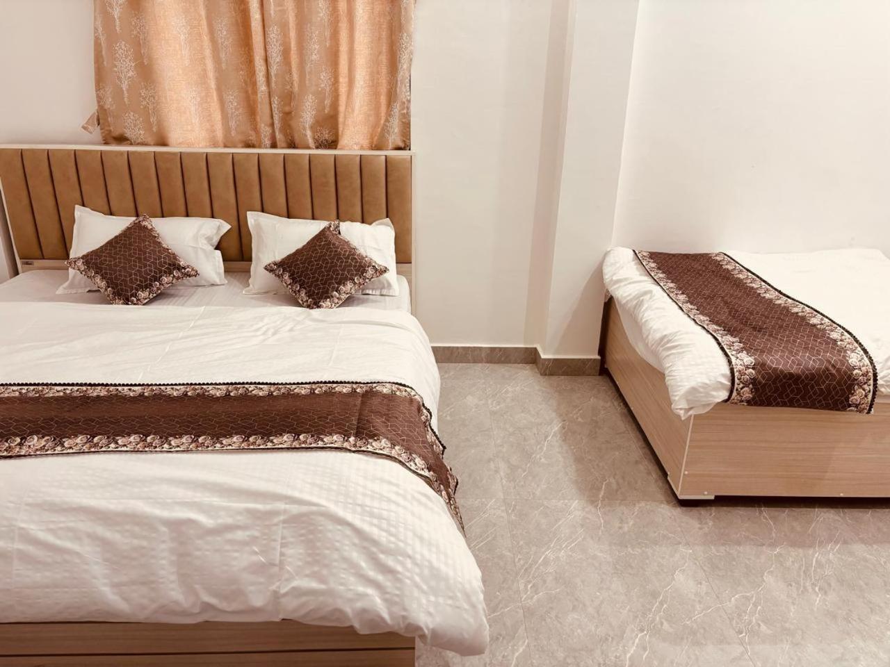 Shri Ram Darbar Hotel Ayodhya Bagian luar foto