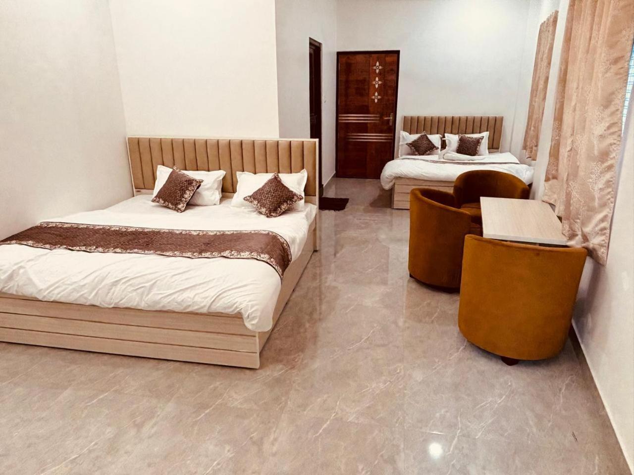 Shri Ram Darbar Hotel Ayodhya Bagian luar foto