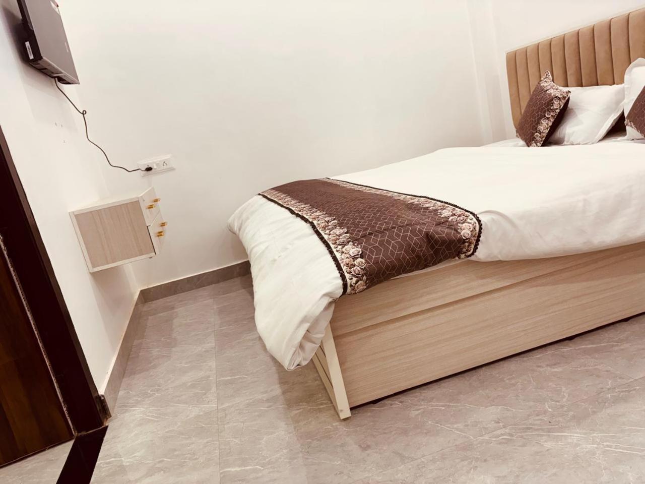 Shri Ram Darbar Hotel Ayodhya Bagian luar foto